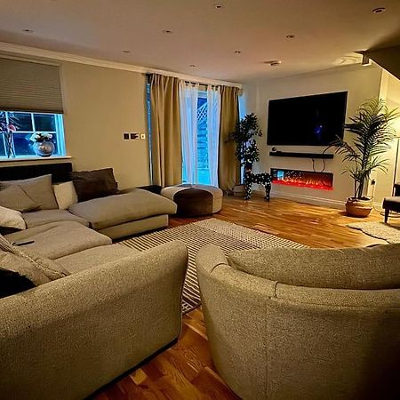 Entire House With A Large Lounge Villa Leverstock Green Luaran gambar