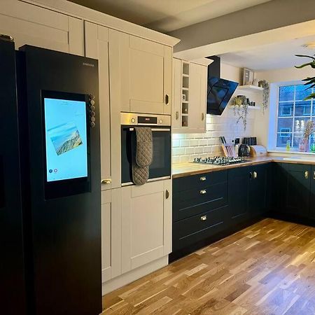 Entire House With A Large Lounge Villa Leverstock Green Luaran gambar