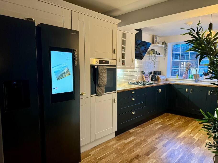Entire House With A Large Lounge Villa Leverstock Green Luaran gambar